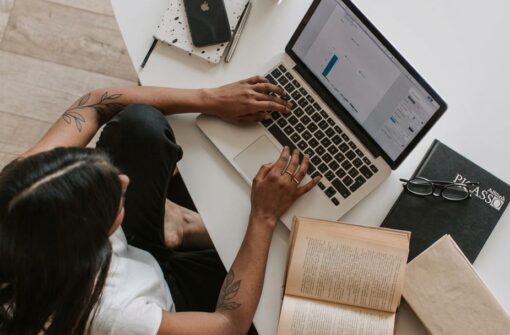 Comment créer une stratégie de contenu efficace pour les freelances